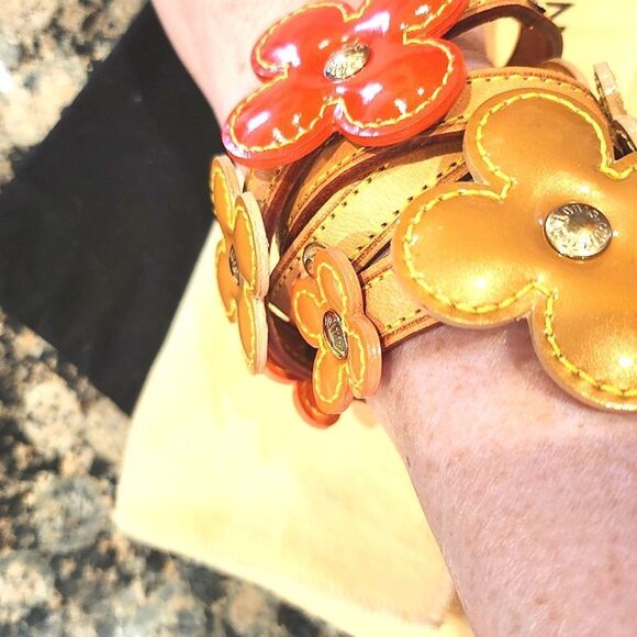 Authebtic Louis Vuitton Vernis Fleur Double Wrap Bracelet Cojer - Picture 2 of 13